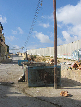 Mur sparant le camps de rfugis Ada de son ancien parc de dtente, Bethlehem, Palestine